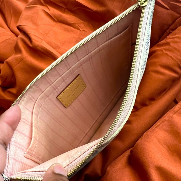 Louis Vuitton pouch - Picture 2 of 2